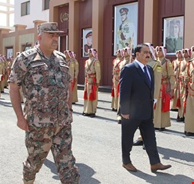 الحيالي يحظى بحفاوة عسكرية بالغة في عمان، وحرس الشرف الملكي يؤدي له التحية