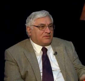 سكرتير الحزب الشيوعي العراقي يكشف إسرار بيع الكعكة الصفراء الى كندا