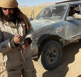 من هو أبو البراء الذي استسلم لحزب الله؟