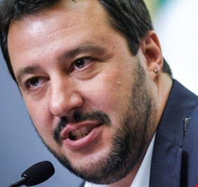 سياسي إيطالي يوجه انتقادا لاذعا للبابا.. تعرف على السبب