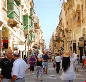 دولة أوروبية تمنح الجنسية فورا.. وهذا شرطها الوحيد