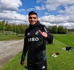 أحمد ياسين اللاعب الذي فضل الفوز بمقعد متميز في الطائرة على الفوز باللعب مع منتخب بلاده