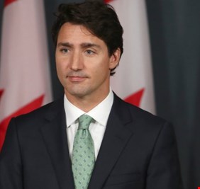 لن تصدق ما فعله رئيس وزراء كندا مع الطلاب الجدد