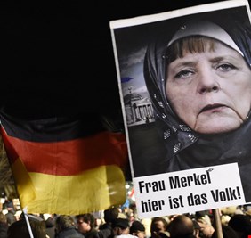 مع قرب الانتخابات.. حزب فكاهي في ألمانيا يسخر من هواجس من “أسلمة المجتمع”