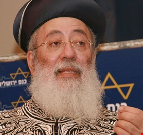 حاخام يهودي يحرّم أكل “الآيس كريم” أو شرب الماء مع العرب