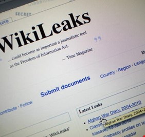 قراصنة يخترقون “ويكيليكس” ويوجهون رسالة.. ما هي؟