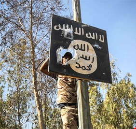 صحيفة سعودية: داعش يخسر معركة او معركتين ولن يخسر الحرب كلها، إنه باق ولن ينتهي