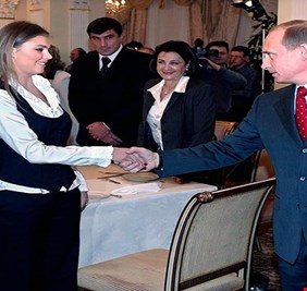 بعد ظهورها بخاتم زفاف.. هل تزوّج بوتين صديقته الفاتنة سرًّا؟