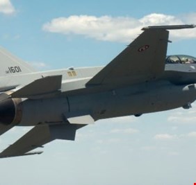 وزير الدفاع يوجه بفتح تحقيق مشترك بشأن وفاة طيار بتحطم F16