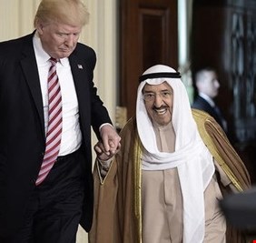 ترامب يمدح أمير الكويت لكنه يغار منه لسبب غريب!