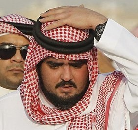 مجتهد : قوة تابعة لـ”ابن سلمان” تعتقل أمير من قصره بجدة .. وهذا حال والدته