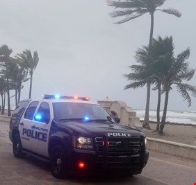 انتشار النهب والسرقات خلال إعصار إرما بفلوريدا