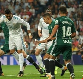 ريال بيتيس يهزم ريال مدريد في عقر داره