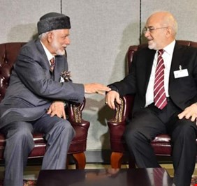 الجعفري ونظيره العُماني يبحثان إعادة فتح سفارة مسقط في بغداد