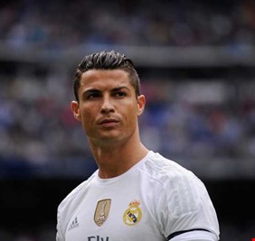 موقع الماني: رونالدو يمنع انتقال لاعبين عالميين الى صفوف ريال مدريد
