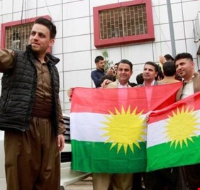 وسط اقبال ضعيف على مراكز الاقتراع.. بدء الاستفتاء في الاقليم