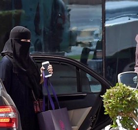 أتلانتك: قيادة المرأة السعودية للسيارة مجرد بداية وهذا ما سيجري بعد ذلك