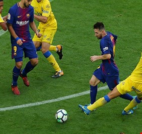 ميسي يقود برشلونة للفوز على لاس بالماس بثلاثية نظيفة أمام مدرجات خالية