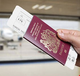 اسمك على قائمة ترقب الوصول! 4 حروف ستعرضك للمتاعب إذا كتبت على بطاقة الـ Boarding