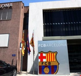 نادي برشلونة يغلق أبوابه