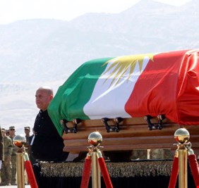 نواب كتلة الإتحاد الوطني يطالبون بإجراء تحقيق في قيادة الحزب عن سبب تجاهل العلم العراقي في التشييع !