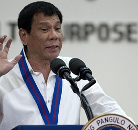 رئيس الفلبين يهدد بـ