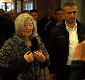 عقيلة الرئيس طالباني تدافع عن بيشمركة الإتحاد الوطني رسمياً بعد انتشار اخبار اتهامها بالخيانة!