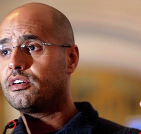 القذافي يعود للعمل السياسي