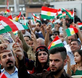 المعارضة الكردية تطالب بارزاني بالتنحي وتلوّح بتحريك الشارع