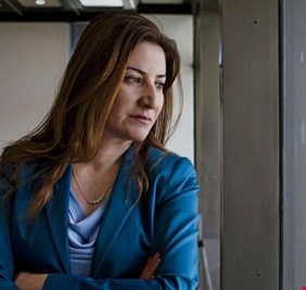 لماذا تطلق فيان دخيل تصريحات عدائية متواصلة ضد الطائفة الشيعية دون غيرها ؟!