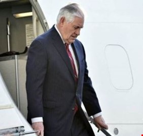 تيلرسون يصل بغداد للقاء العبادي ومعصوم