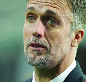 باتيستوتا ” عندما يلعب ميسي فأنك تبدأ تشكيلتك بـ 12 لاعبًا “