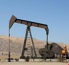 ارتفاع أسعار النفط لتتخطى حاجز الـ 60 دولارا للبرميل