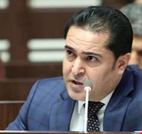 ابن البرزاني يدخل مع مجموعة من البشمركة الى برلمان كردستان، ويخطف نائباً، انتقد والده في الإعلام!