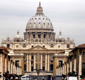 لأول مرة .. الفاتيكان يدرس السماح للكهنة بالزواج