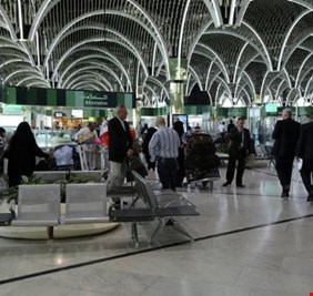 مسافرون عالقون الان في مطار بغداد الدولي بسبب عروض الخطوط الجوية الخادعة !