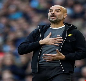 ما سر الشريطين الأصفر والأحمر على ملابس غوارديولا؟