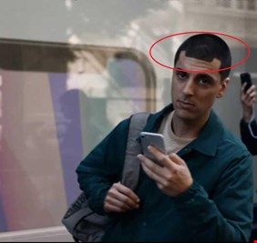 شاهد.. سامسونغ تسخر بقسوة من أبل