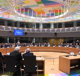 الاتحاد الأوروبي يحذر من التدخل السعودي في لبنان