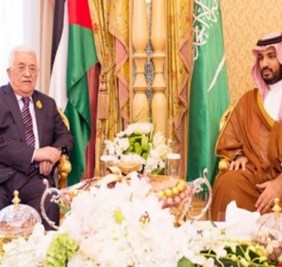 صحيفة بريطانية: ولي العهد السعودي هدد عباس ويرغب بالتنسيق مع إسرائيل