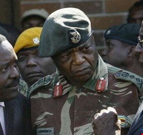 أزمة زيمبابوي.. موغابي يرفض التنحي تحت ضغط الجنرالات