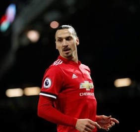 الأسد إبراهيموفيتش يهدد رباعي مانشستر يونايتد