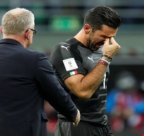 بوفون قد يتراجع عن اعتزال اللعب مع منتخب إيطاليا