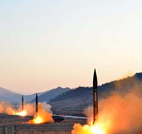 كوريا الشمالية تطلق 