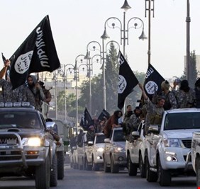 داعش يعود للشرقاط، ومسلحوه يفجرون علناً أمام الجميع، منزلين لرجلي أمن حكوميين !