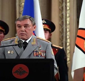 الأركان الروسية تحدد القادة العسكريين الروس المتميزين في سوريا