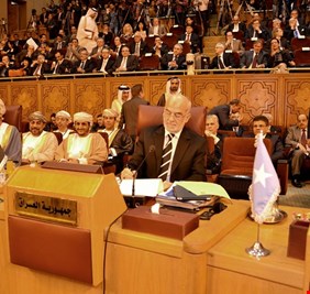 الجعفري يسب (العنب الأحمر)، والجامعة العربية ترد بقوة :لا يمكن مقاطعة امريكا !!