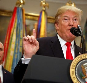 صحيفة: ترامب يوافق على بقاء الأسد حتى 2021