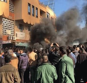 احراق مقرات حزب بارزاني في السليمانية