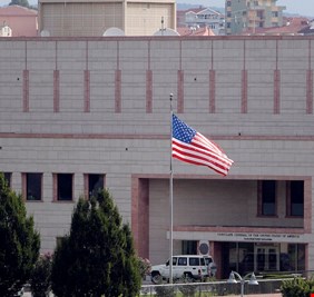 السفارة الأمريكية تحذر رعاياها في كردستان،وتطالبهم بالمغادرة